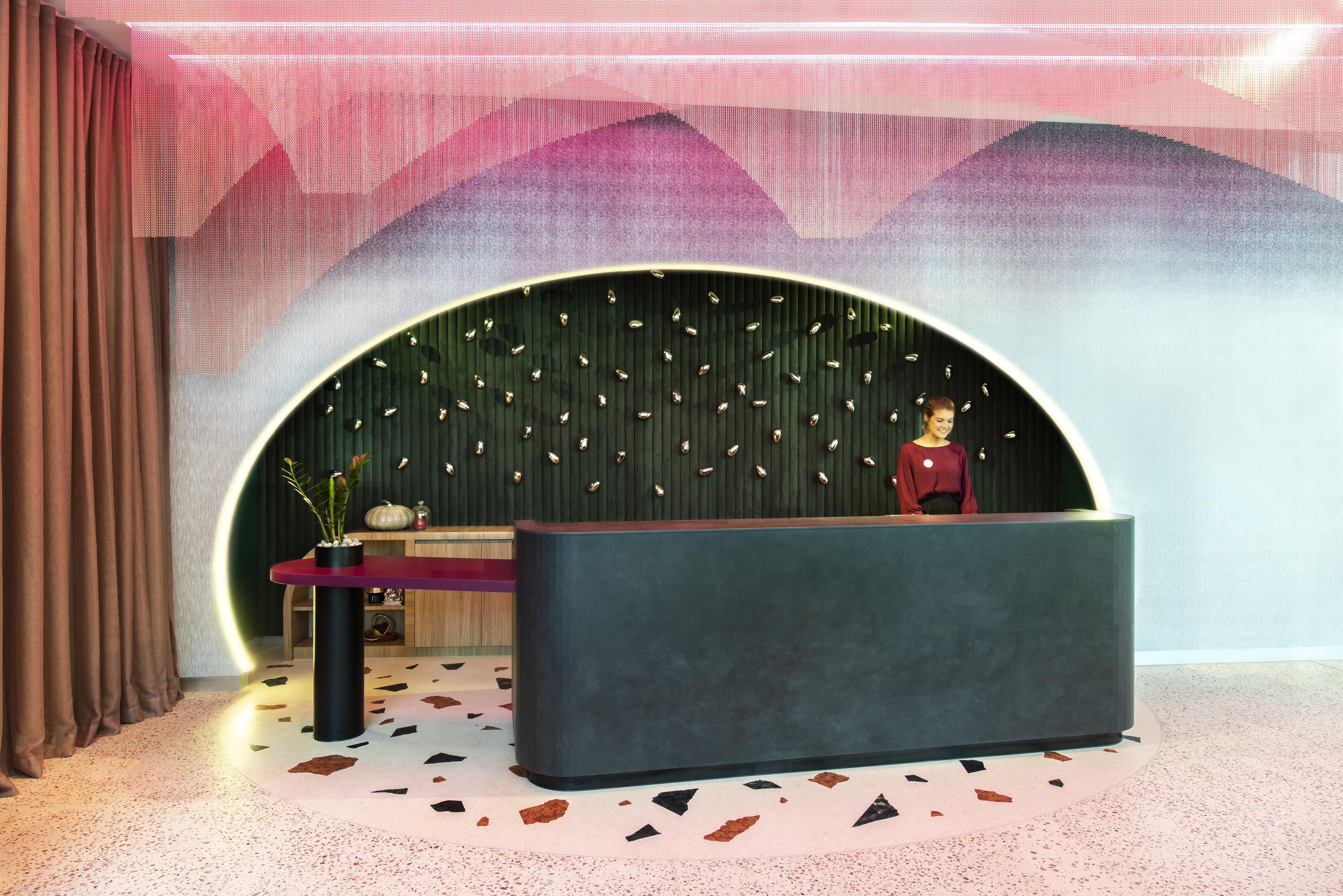 Ovolo The Valley Brisbane Eksteriør bilde The reception desk at the hotel