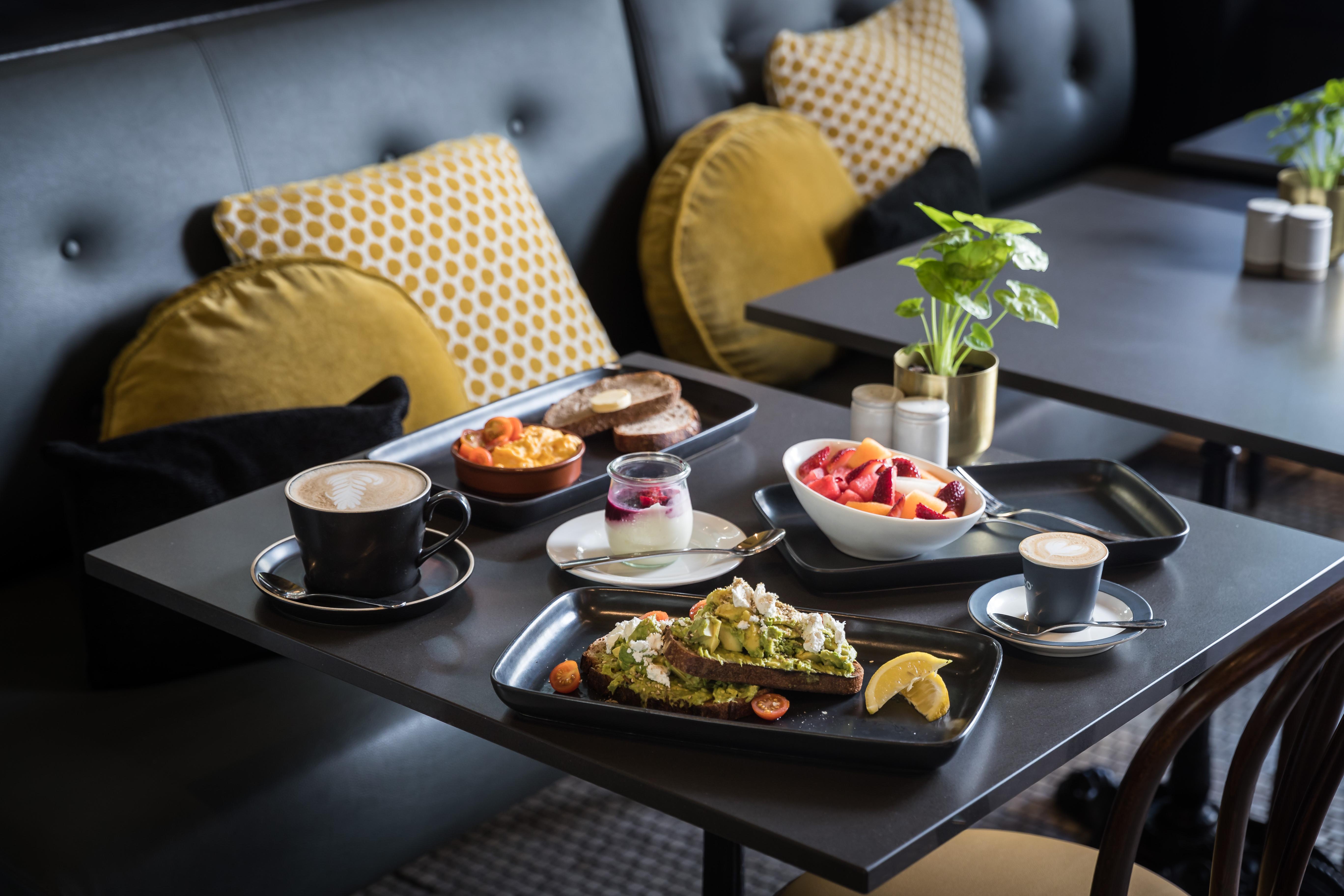Ovolo The Valley Brisbane Eksteriør bilde A selection of food and drink at the restaurant