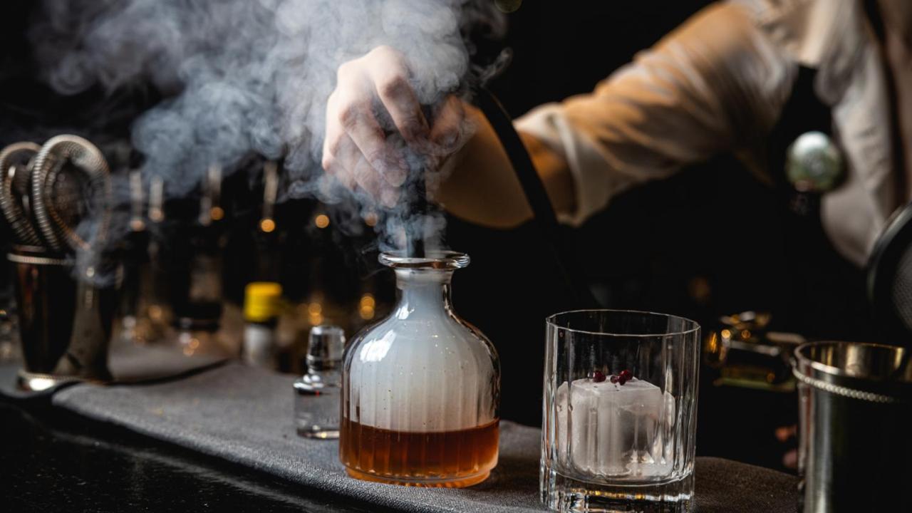 Ovolo The Valley Brisbane Eksteriør bilde Smoke being used in a cocktail