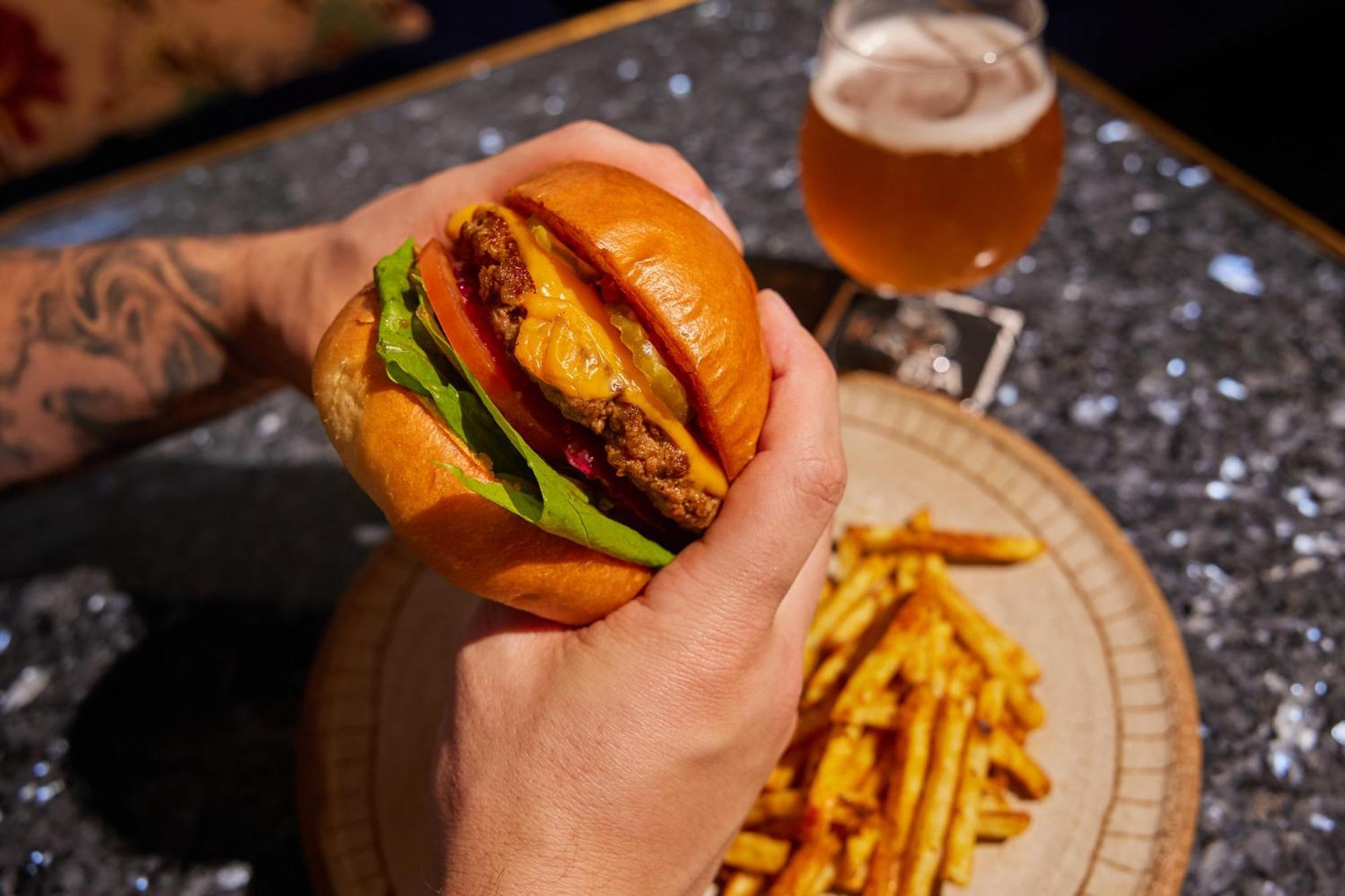 Ovolo The Valley Brisbane Eksteriør bilde A cheeseburger with fries