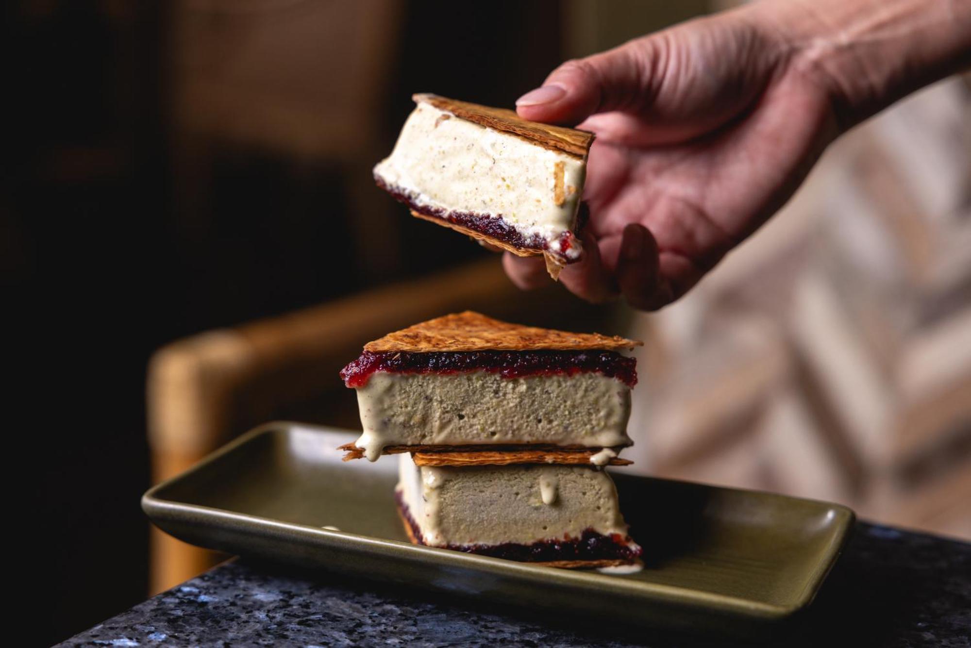 Ovolo The Valley Brisbane Eksteriør bilde A hand holding a piece of ice cream sandwich