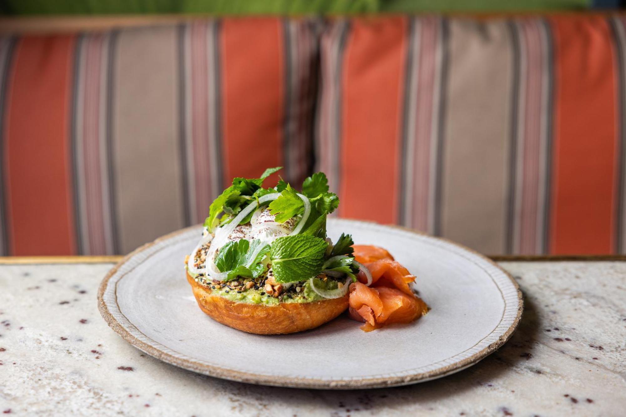 Ovolo The Valley Brisbane Eksteriør bilde Avocado and salmon bagel